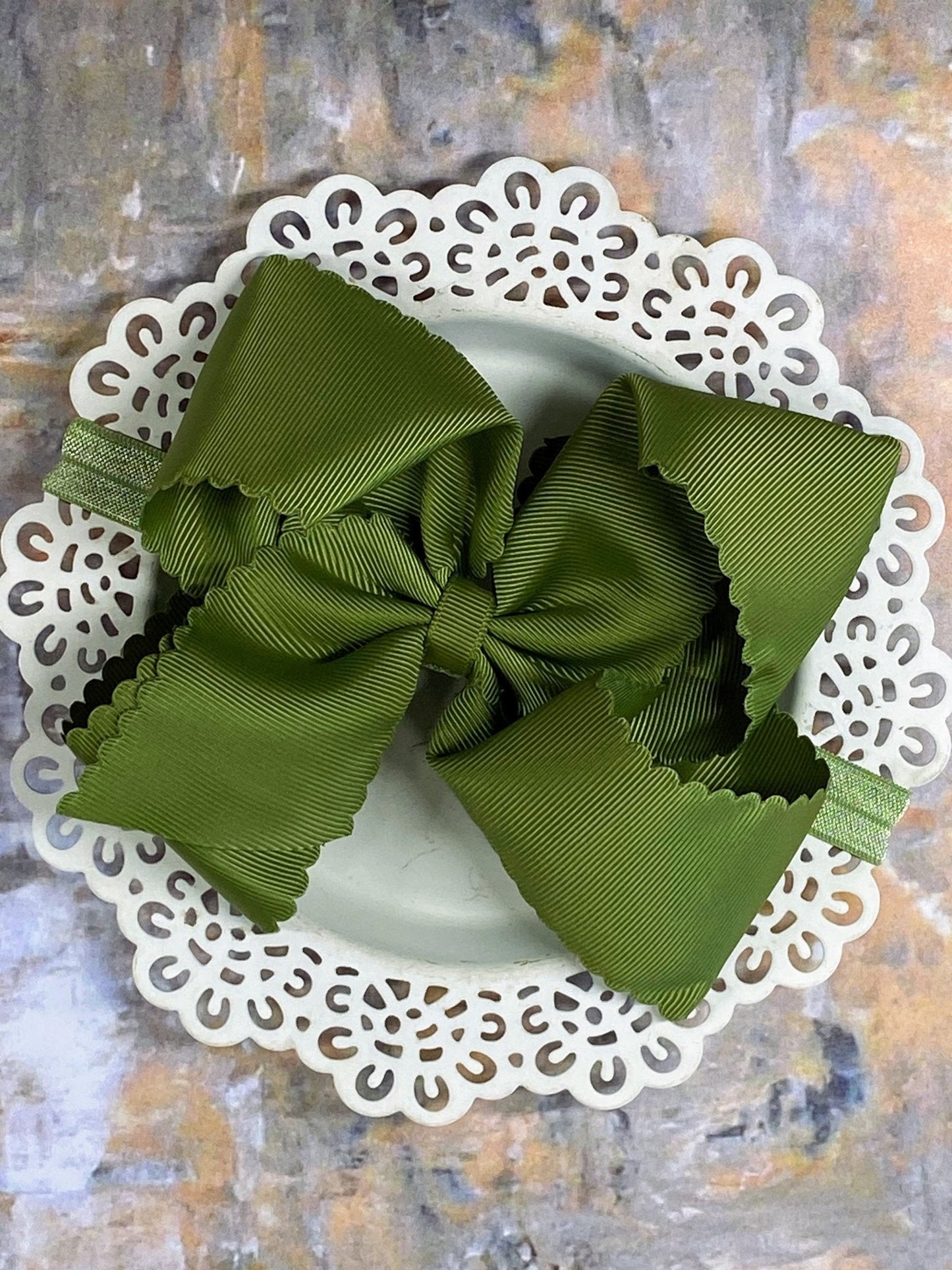 Oversize Scalloped Bows - Alligator Clip - 5.5"