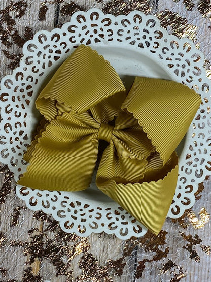 Oversize Scalloped Bow - Headband - 5.5"